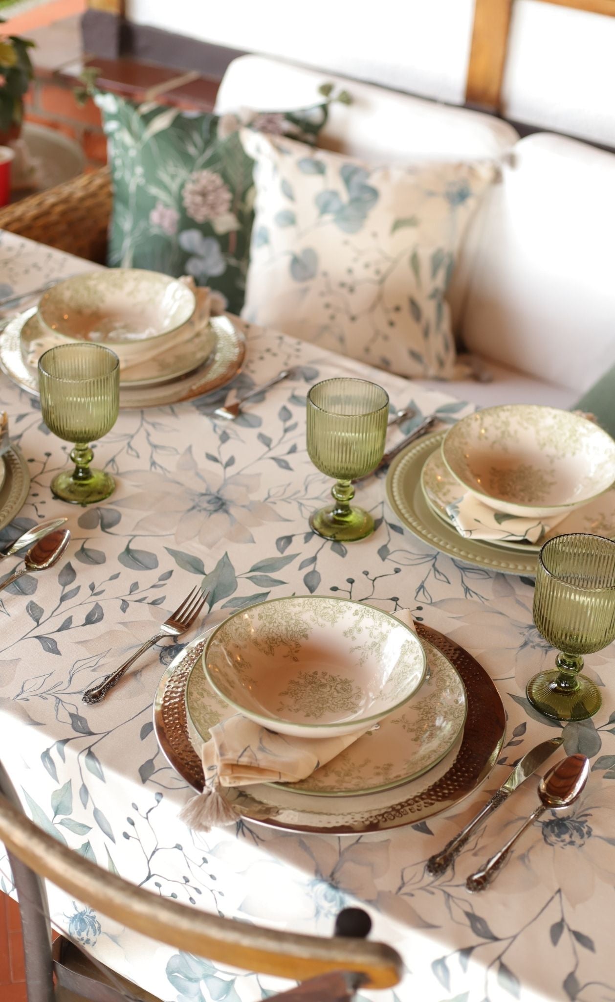 Snowleaf Tablecloth