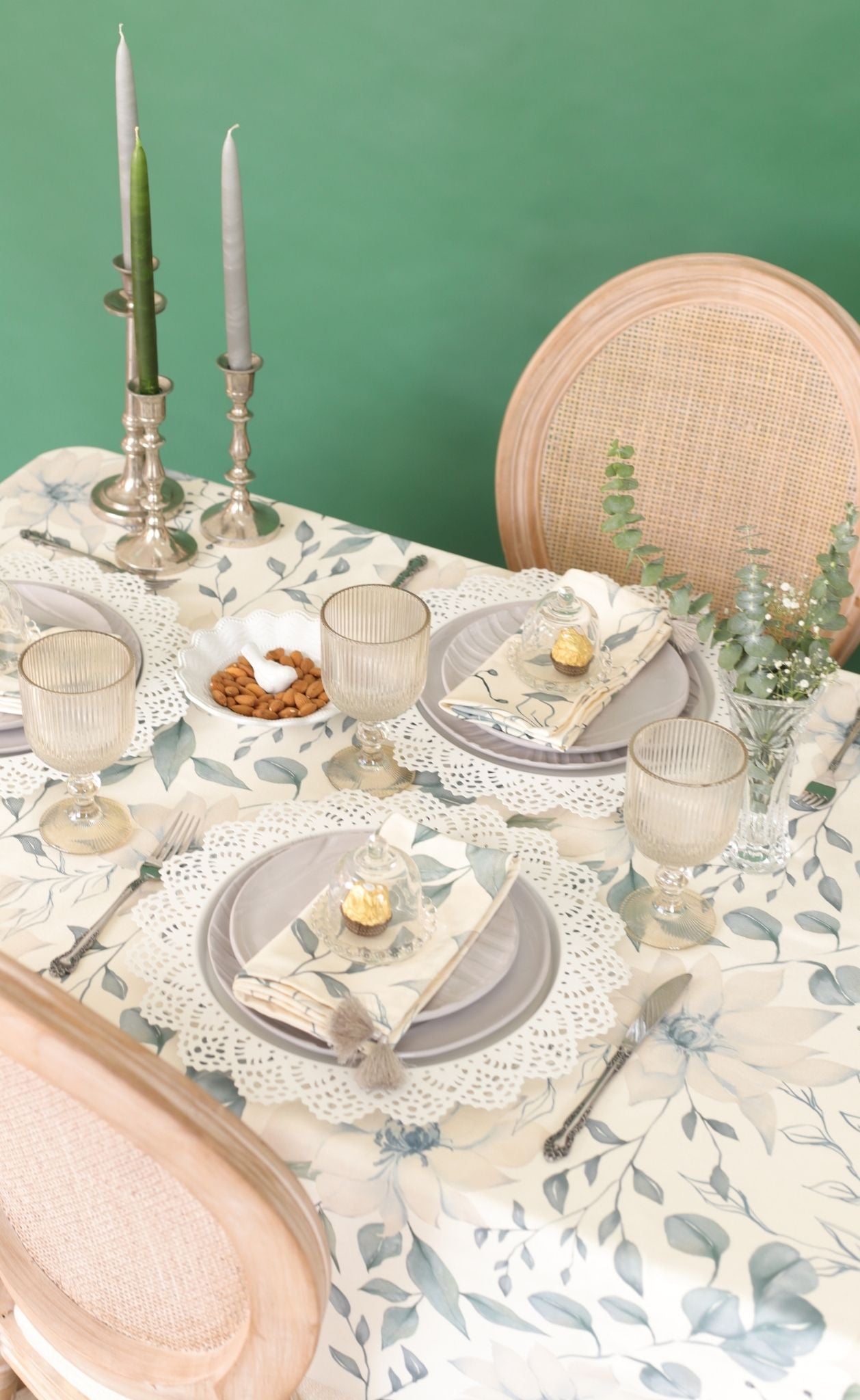 Snowleaf Tablecloth