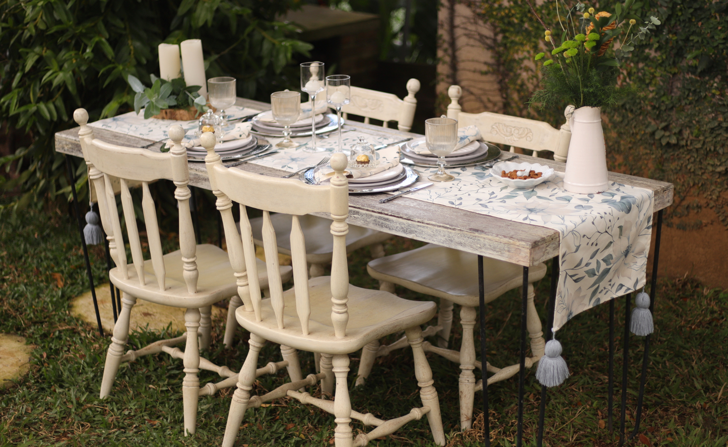 Snowleaf Table Runner