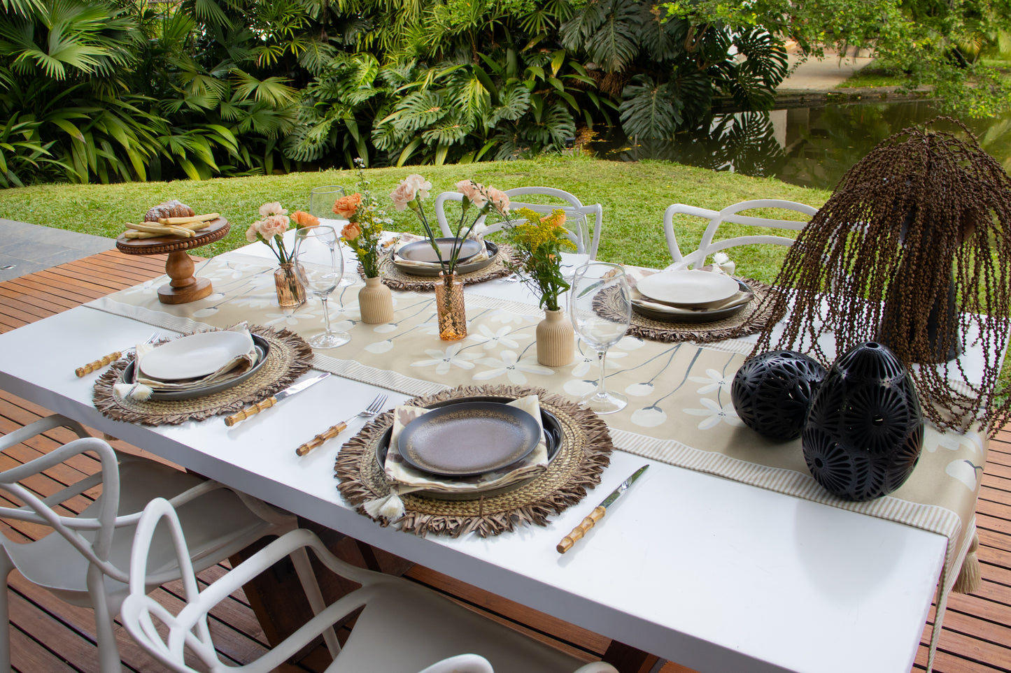 Magnolia Table Runner