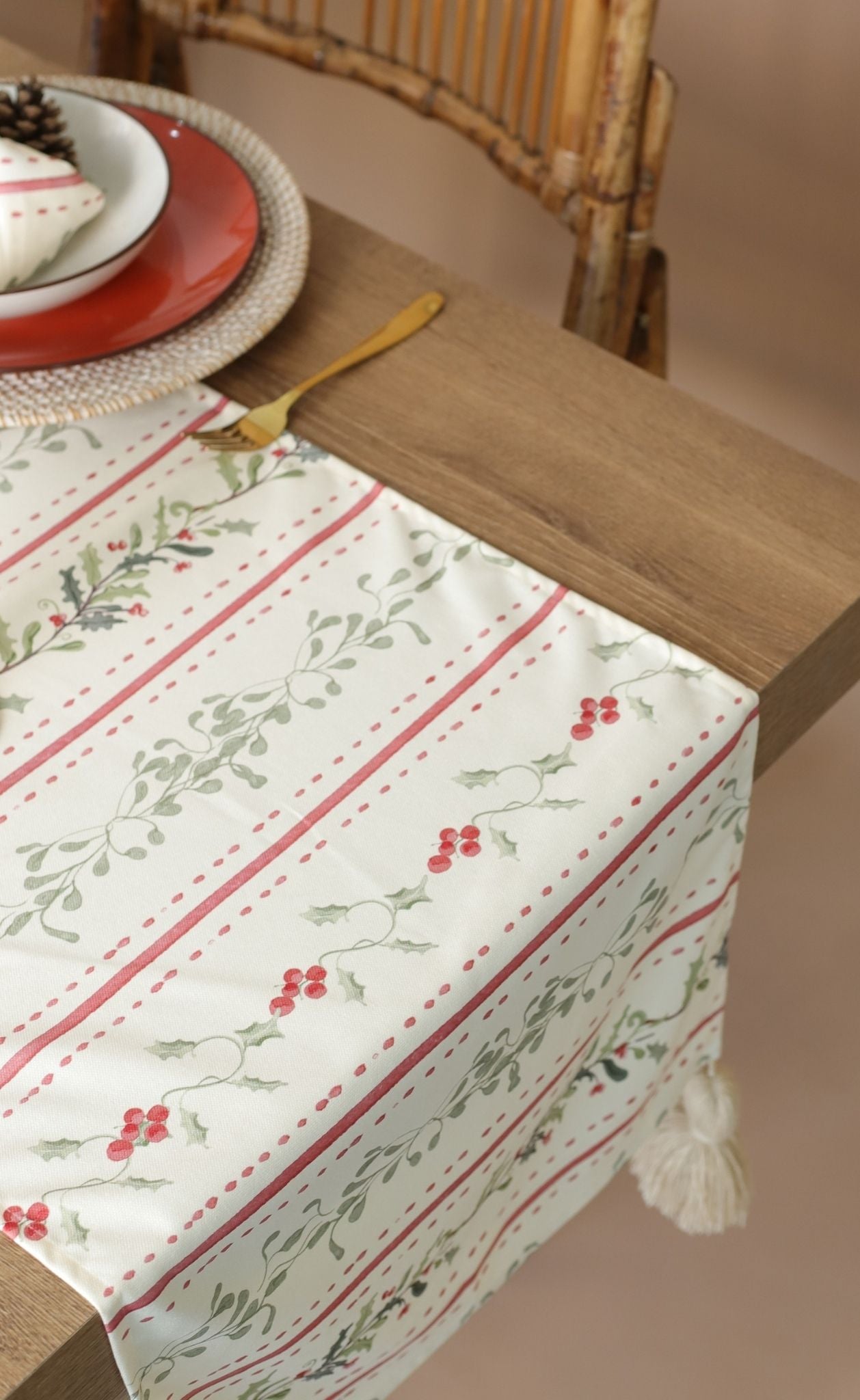 Berryline Table Runner