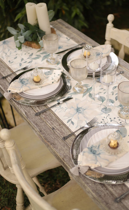 Snowleaf Table Runner