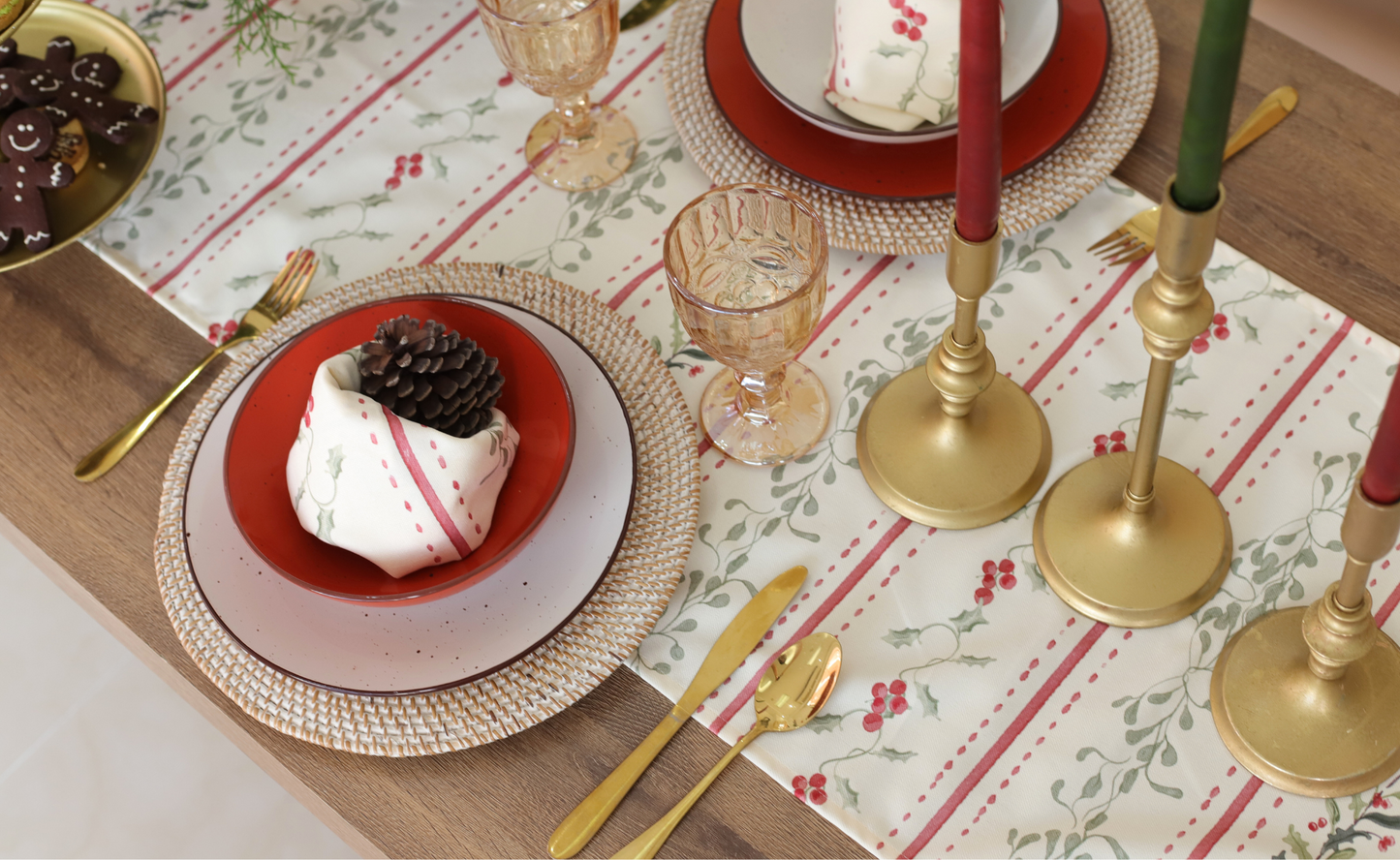 Berryline Table Runner