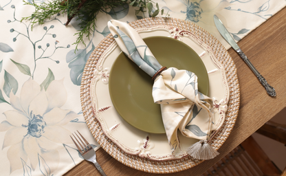 Snowleaf Table Runner