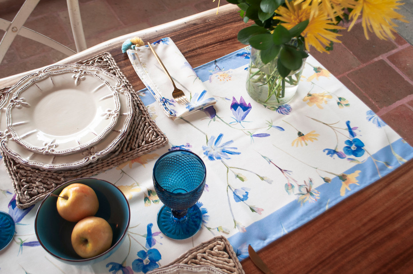 Violette Table Runner